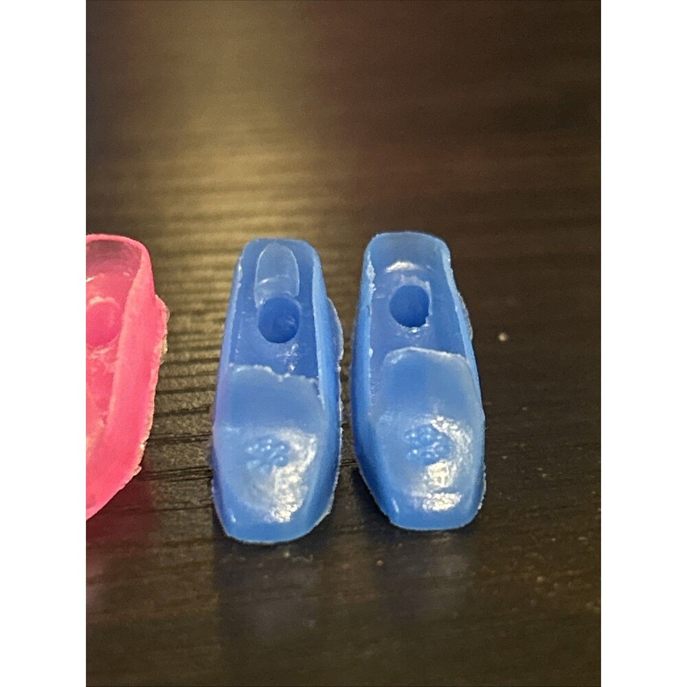 (2) Pair Vtg Barbie Doll Blue & Pink Pilgrim Heels Shoes 1960s Replacement Parts - Picture 12 of 13